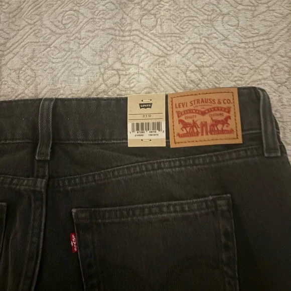 Levi's Women's super low double button relaxed, fit denim - Picture 6 of 7